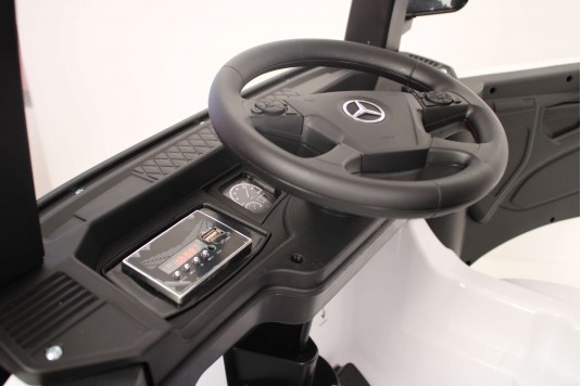 Детский электромобиль Mercedes-Benz Actros 4WD с прицепом (HL358) белый