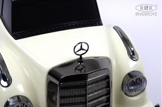 Детский толокар Mercedes-AMG 300S (G300GG) белый