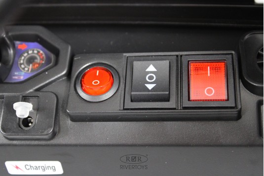 Детский электромобиль Z111VO красный