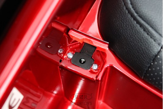 Детский электромобиль AUDI Q7 (HL678) красный глянец