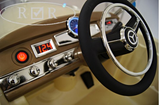 Детский электромобиль Mercedes-Benz 300S бежевый