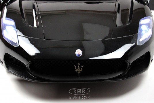 Детский электромобиль Maserati MC20 (P111PP) черный глянец