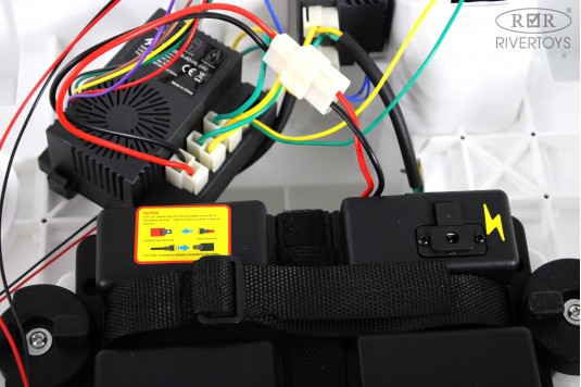 Детский электромобиль Z888ZZ белый