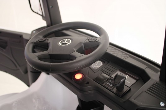 Детский электромобиль Mercedes-Benz Actros 4WD с прицепом (HL358) белый